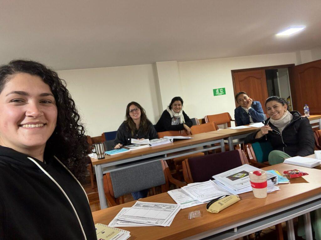 Participantes da segunda turma de Bogotá durante uma sessão de formação.