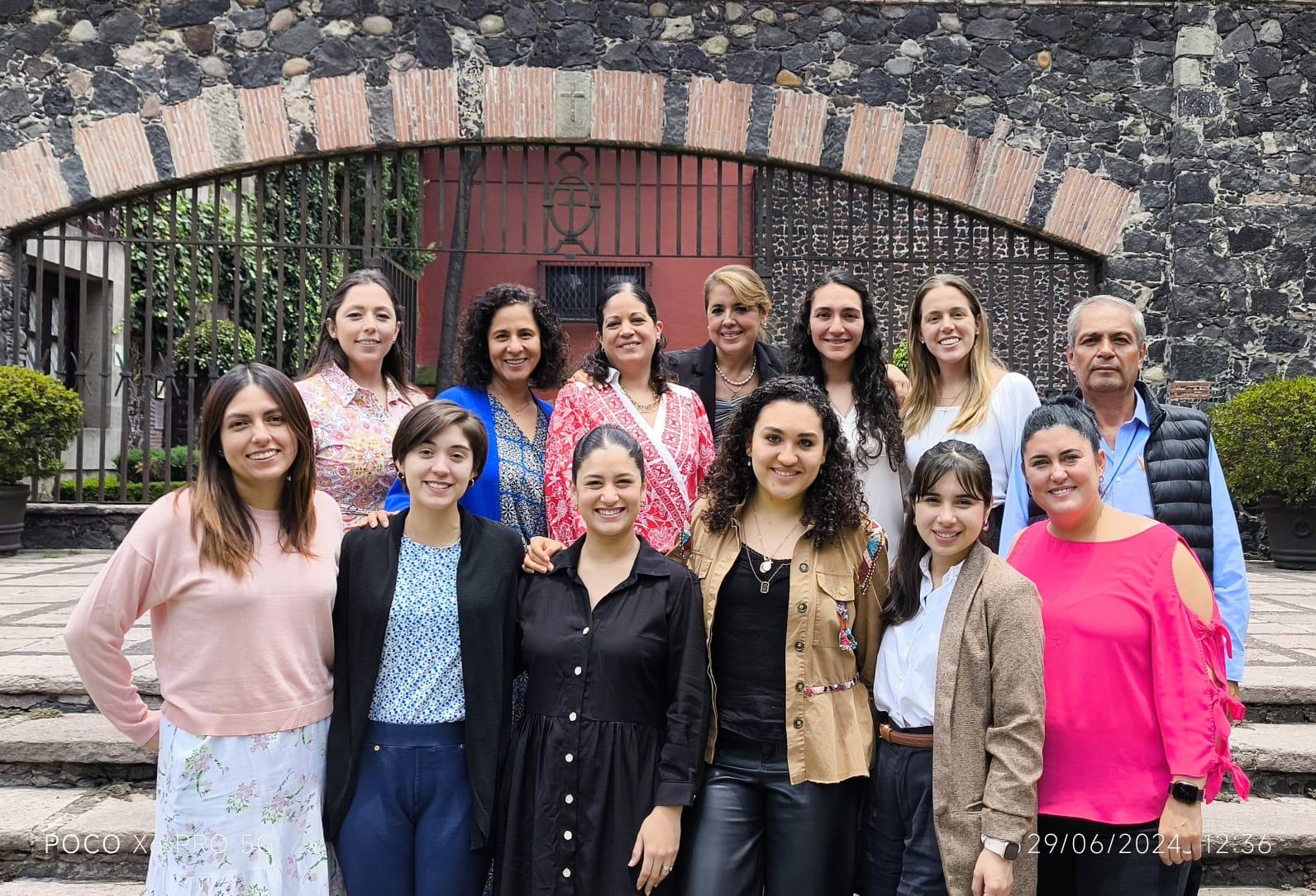 Participantes da terceira turma da Cidade do México em uma fotografia de grupo.